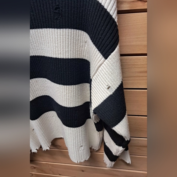 Sen Distressed Striped Sweater Size L - Picture 7 of 8
